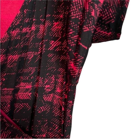 Torrid patterned v neck faux wrap dress - Picture 12 of 13